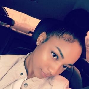 Meet your Posher, Mia